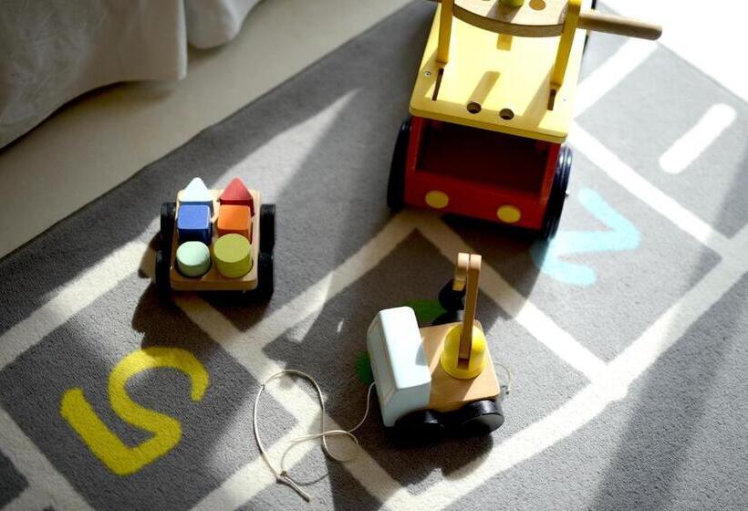 اتاق استاندارد چهارنفره با بالکن, Dancing Butterfly Inn Family Sliding Bnb