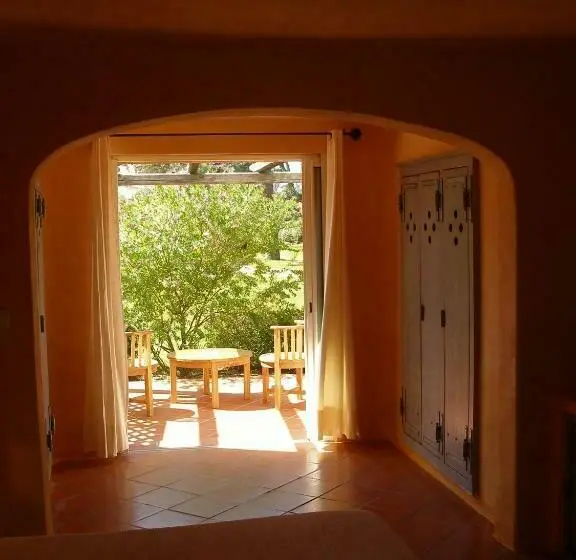 Comfort room with garden view, Domaine De Caranella