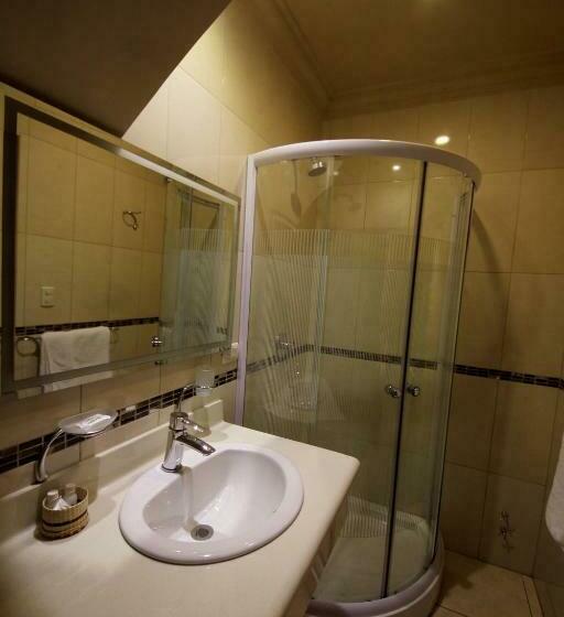 חדר סטנדרט, Ines Maria