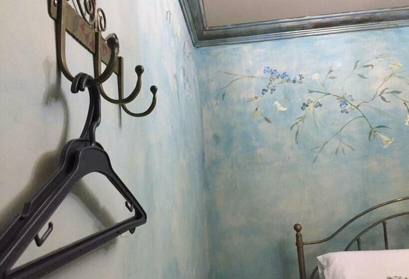 חדר סטנדרט, Ines Maria