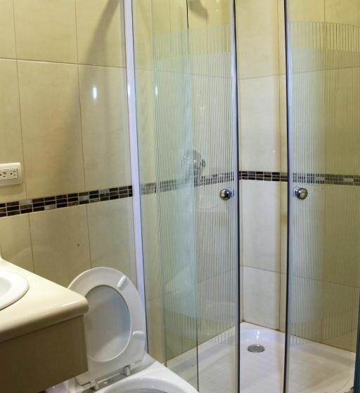 חדר סטנדרט יחיד, Ines Maria