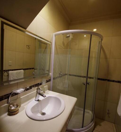 חדר סטנדרט יחיד, Ines Maria