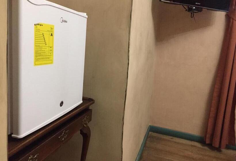 חדר סטנדרט לארבעה, Ines Maria