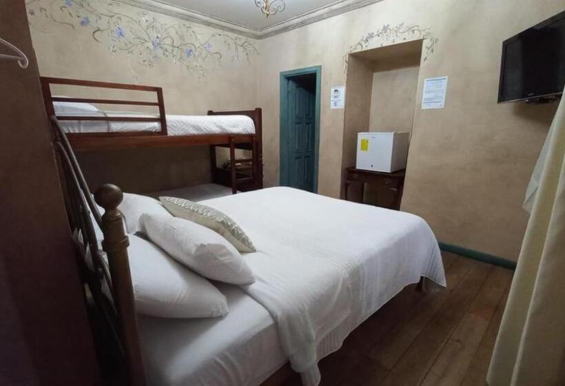 חדר סטנדרט לארבעה, Ines Maria