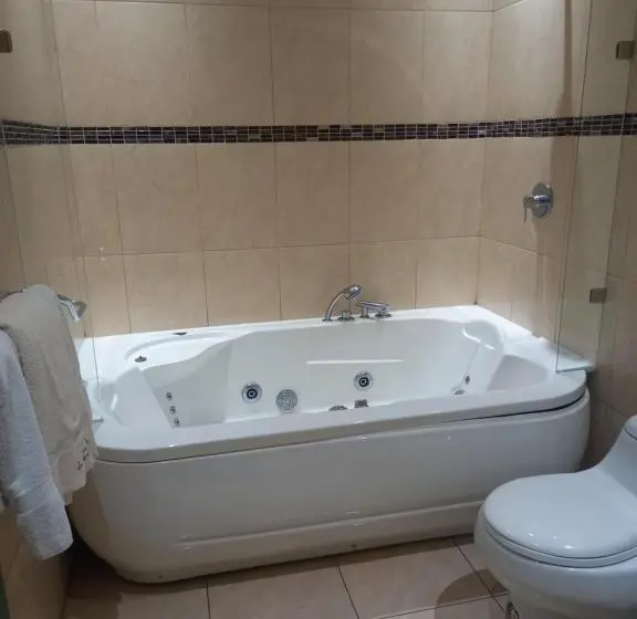 Deluxe Suite, Ines Maria