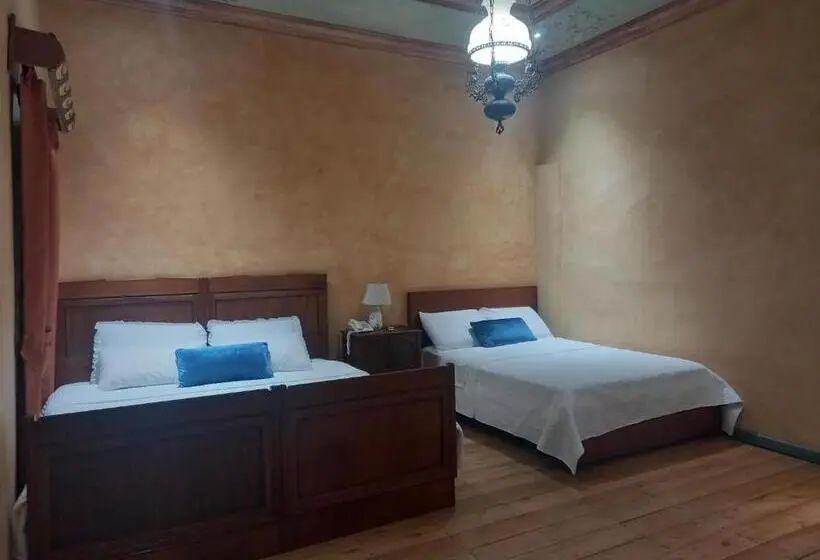 Deluxe Suite, Ines Maria