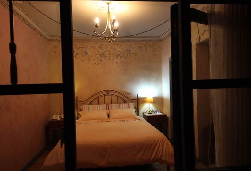 חדר סטנדרט יחיד, Ines Maria