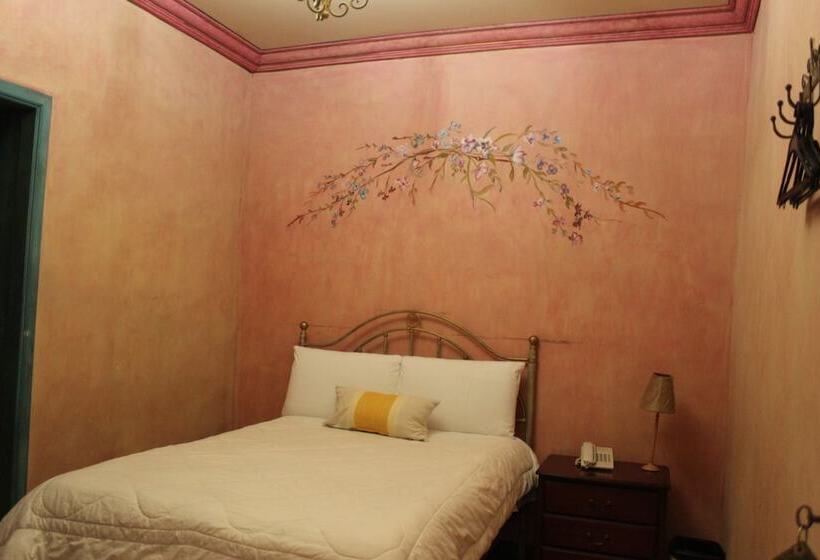 חדר סטנדרט יחיד, Ines Maria