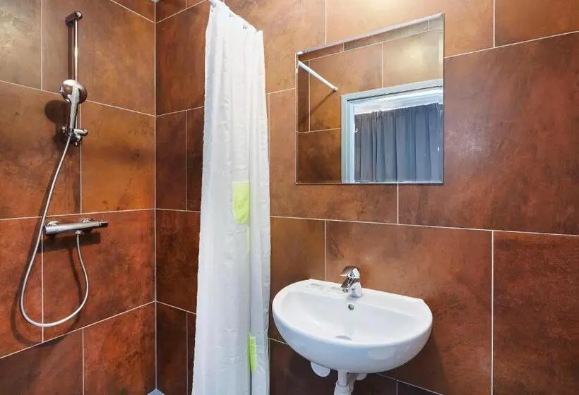 Standard Kolmen Hengen Huone, Will & Tate City Stay