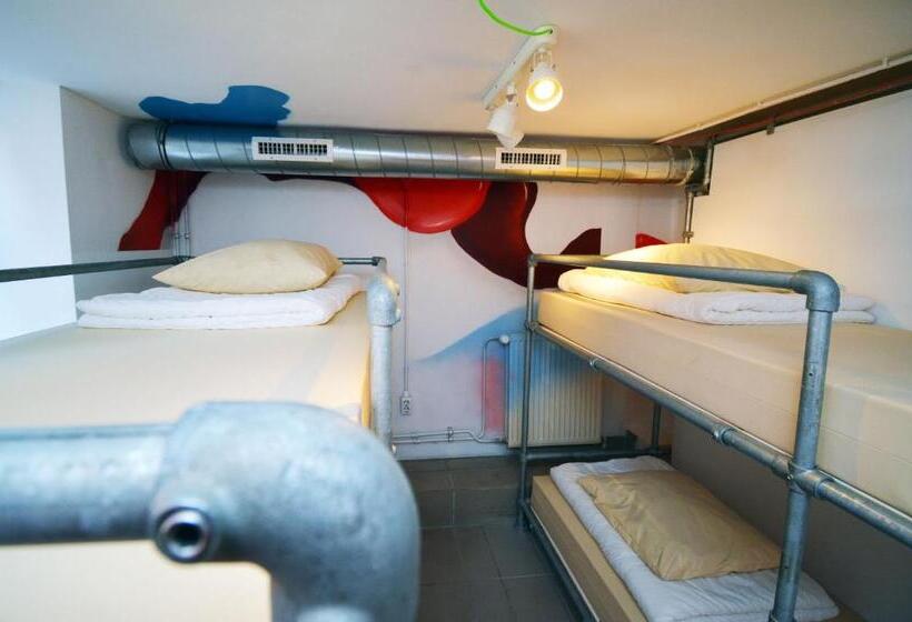 ルームシェアのワンベッド, Will & Tate City Stay