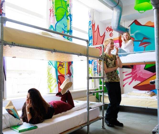 ルームシェアのワンベッド, Will & Tate City Stay