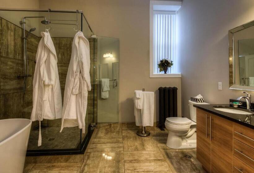 جناح دور أخير, Western Hotel & Executive Suites