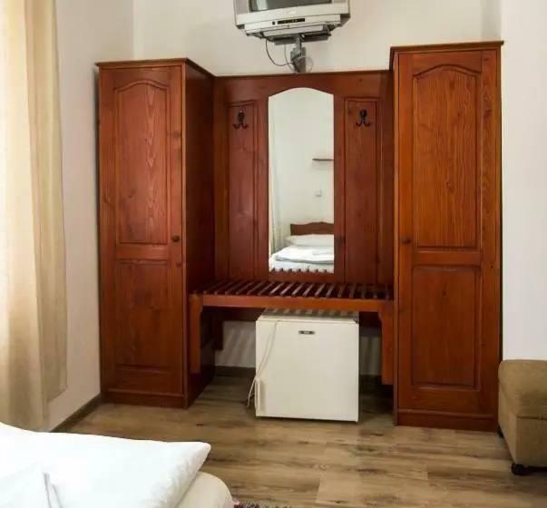 Standaard Driepersoonskamer, Hostel Teleki