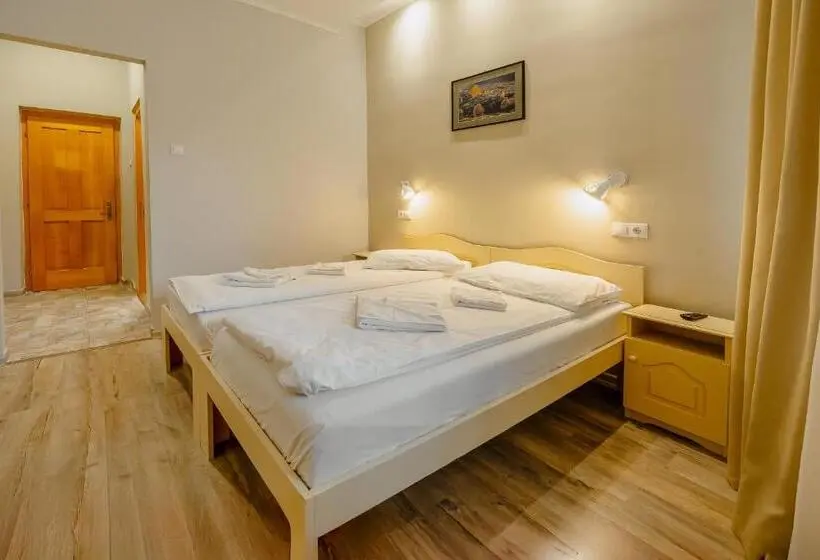 Háromágyas Deluxe Szoba, Hostel Teleki