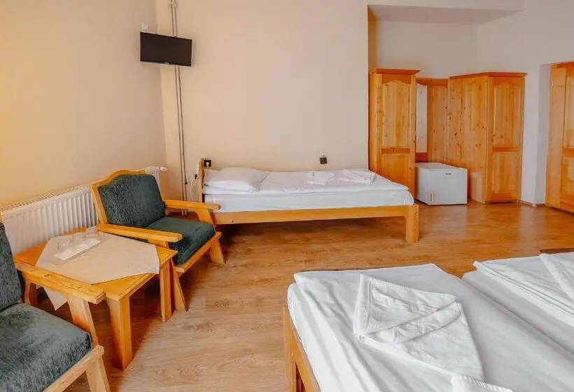 Háromágyas Standard Szoba, Hostel Teleki