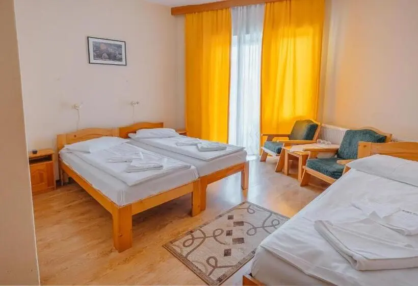 Háromágyas Standard Szoba, Hostel Teleki