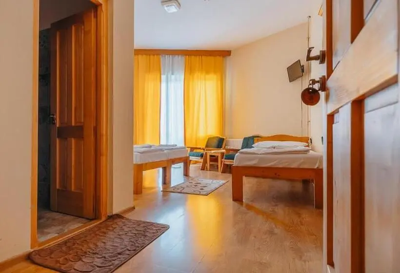Háromágyas Standard Szoba, Hostel Teleki