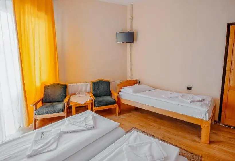 Háromágyas Standard Szoba, Hostel Teleki