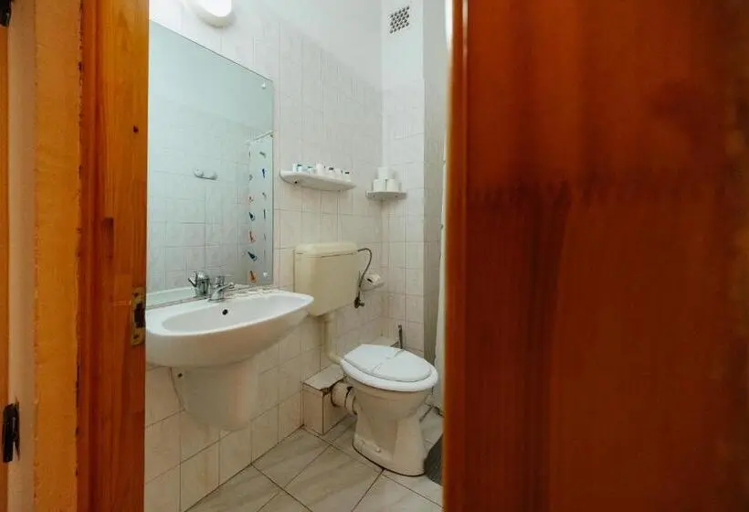 Négyágyas Standard Szoba, Hostel Teleki