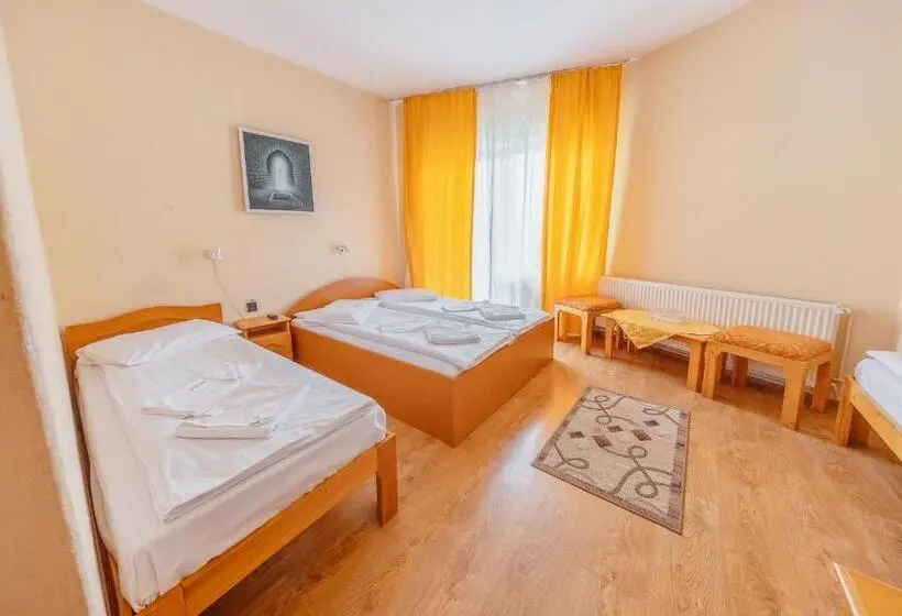 Négyágyas Standard Szoba, Hostel Teleki