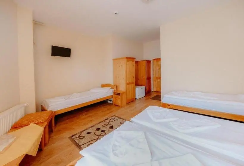 Négyágyas Standard Szoba, Hostel Teleki