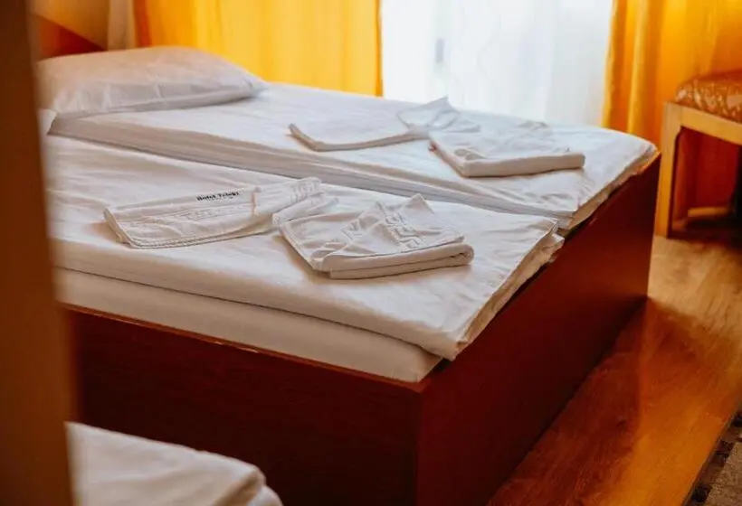 Négyágyas Standard Szoba, Hostel Teleki