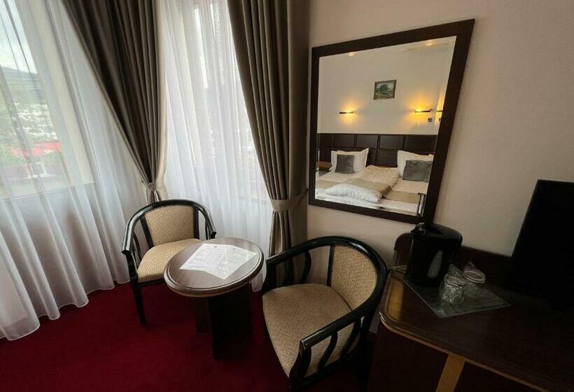 غرفة قياسية, Belvedere