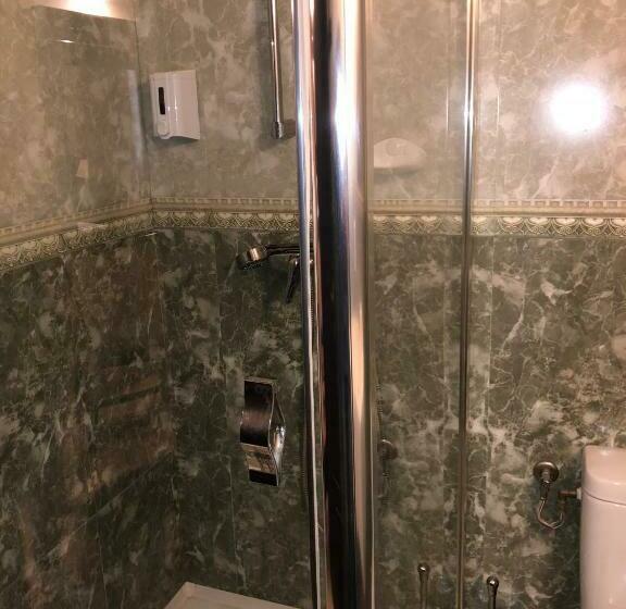 חדר סטנדרט יחיד, Condor