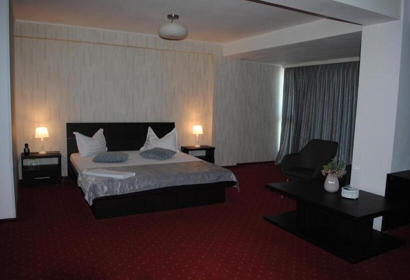 小型套房, Corona