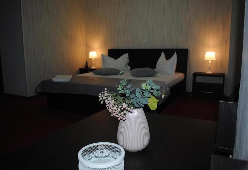 小型套房, Corona