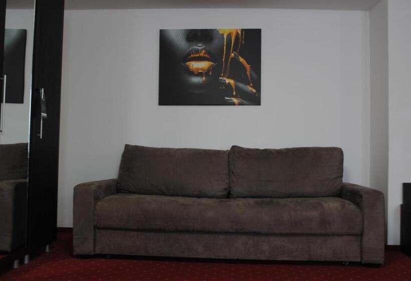 小型套房, Corona