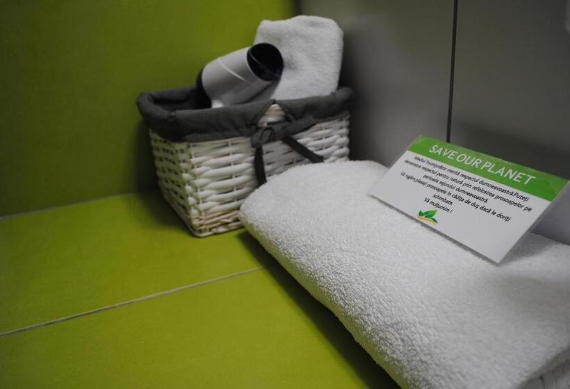 标准单人间, Corona