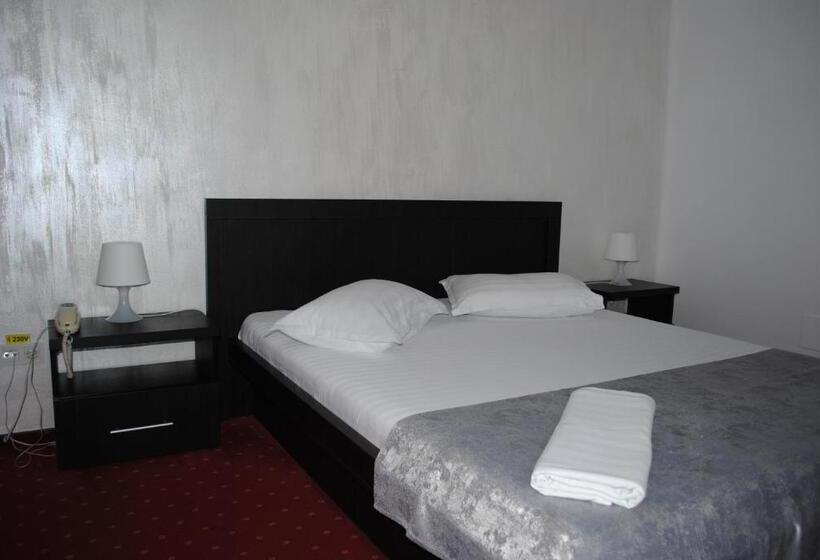 标准单人间, Corona