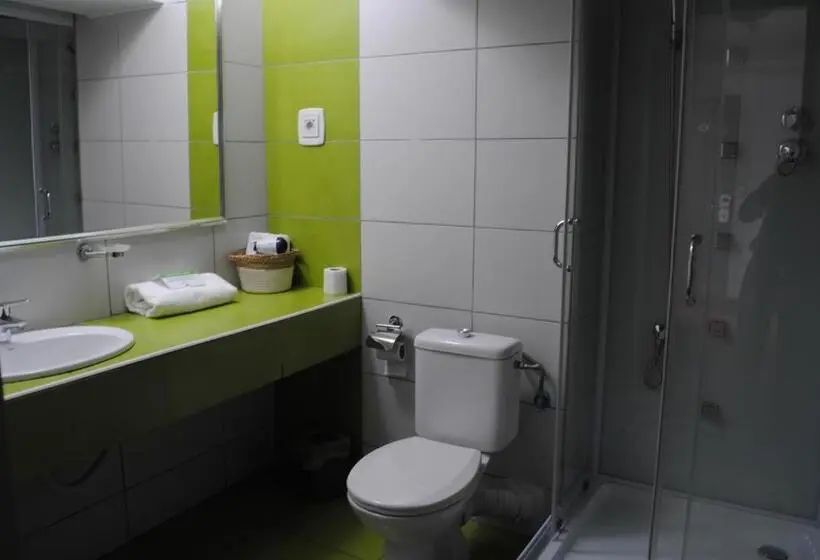 Standard Yhden Hengen Huone, Corona