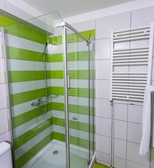 豪华房间, Corona