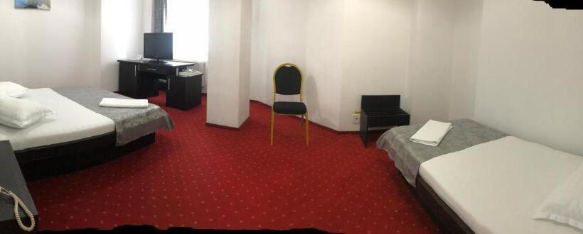 标准三人间, Corona