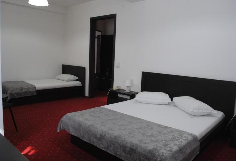 标准三人间, Corona