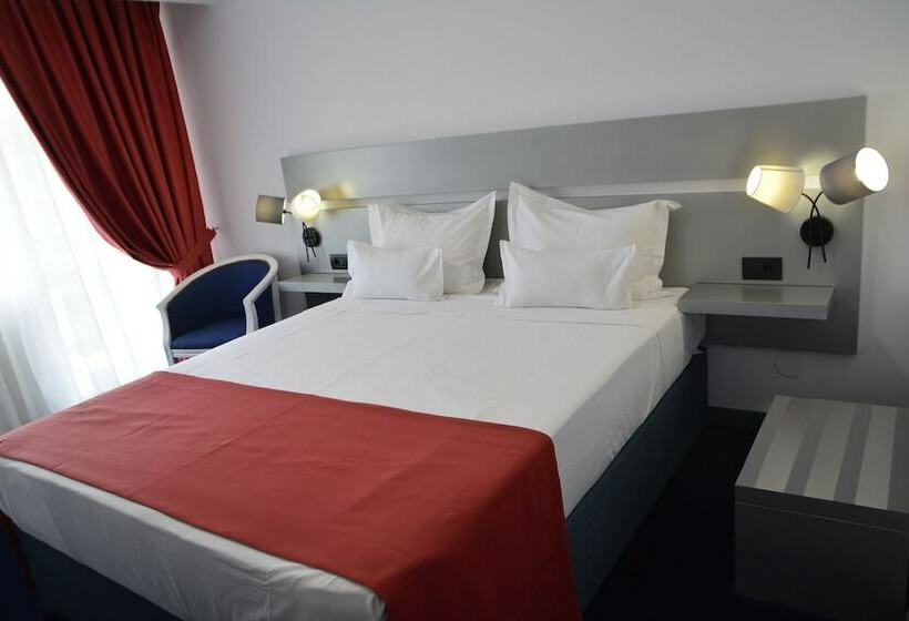 Апартаменты Deluxe 1 Спальня, Europolis