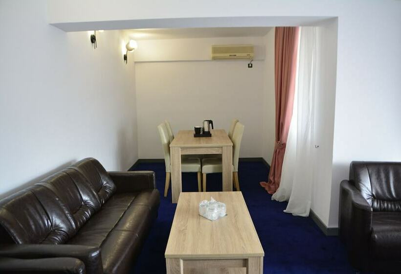 Апартаменты Deluxe 1 Спальня, Europolis