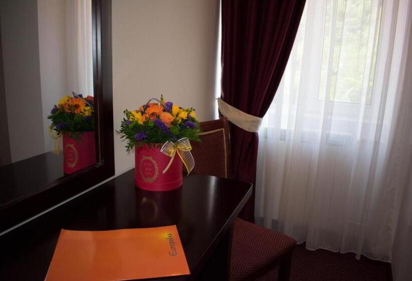 Номер Стандарт, Europolis