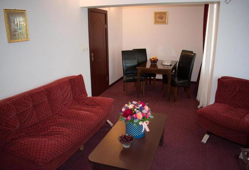 Апартаменты 2 Спальни, Europolis