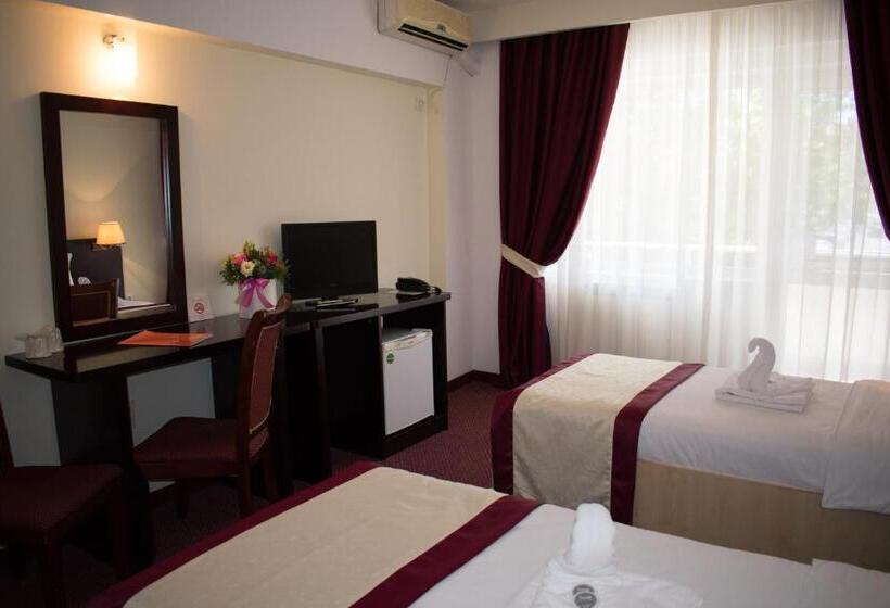 Номер Стандарт, Europolis