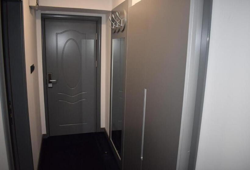 Номер Deluxe, Europolis