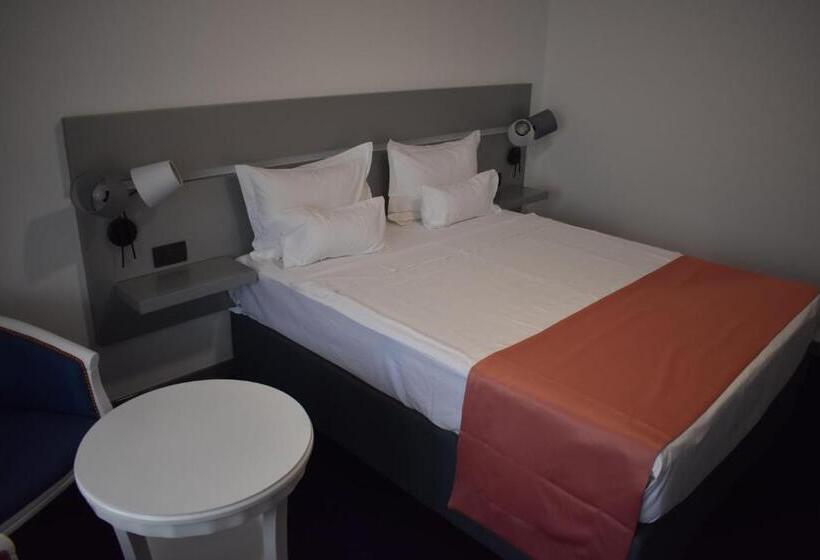 Номер Deluxe, Europolis