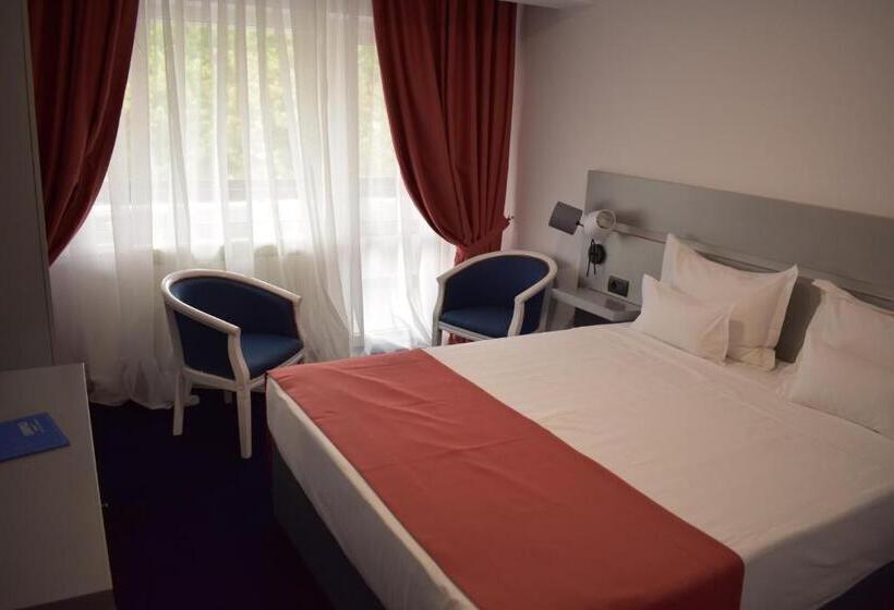 Апартаменты Deluxe 1 Спальня, Europolis