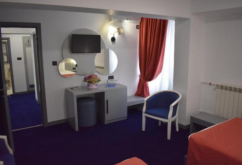 Апартаменты Deluxe 1 Спальня, Europolis