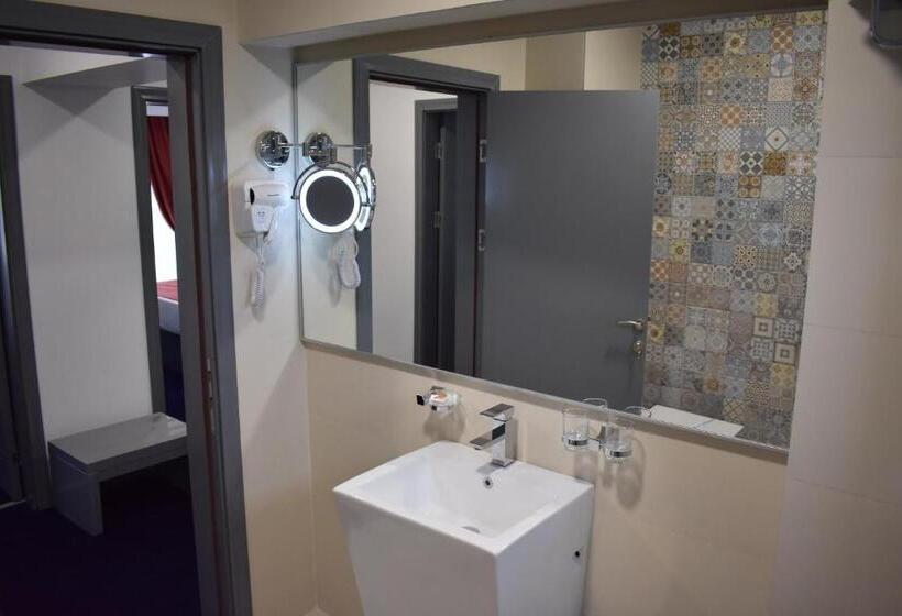 Апартаменты Deluxe 1 Спальня, Europolis