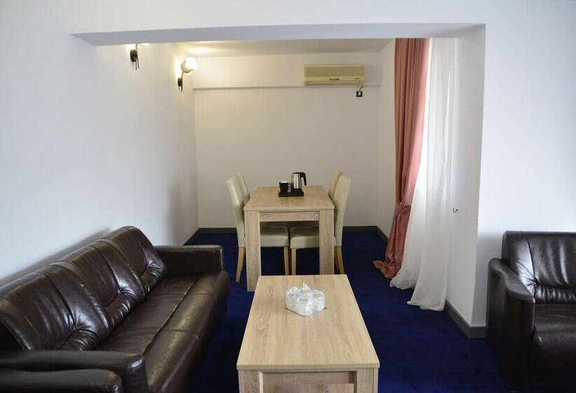 Апартаменты Deluxe 1 Спальня, Europolis