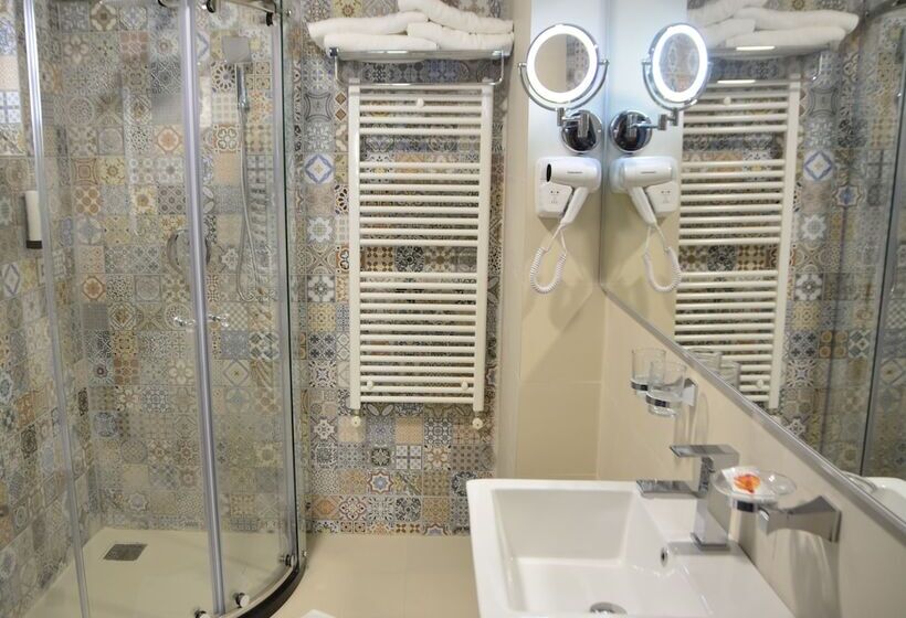 Номер Deluxe, Europolis