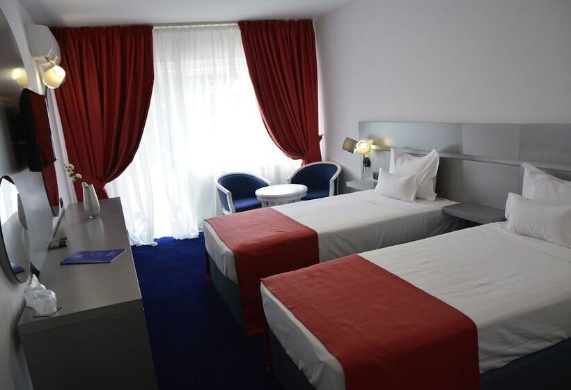 Номер Deluxe, Europolis